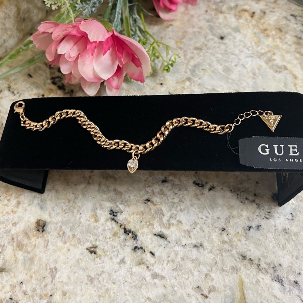 💖NWT Guess gold tone charm bracelet - Picture 7 of 7